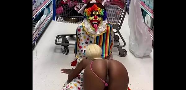 Clown gets dick sucked in party city